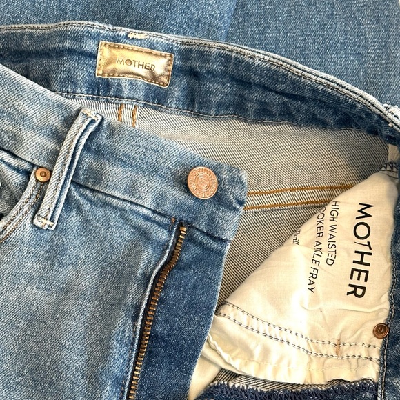 🩵MOTHER Denim High Waisted Looker Ankle Fray Hem Jean in Shoot to Thrill 23 - Picture 3 of 16